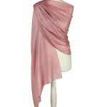 Różowy szal wełniany damski Dusty Pink 70x200 cm z merino i jedwabiem