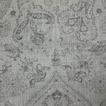Szary szal wełniany damski 70x200 z grafitowym wzorem paisley – merino i jedwab
