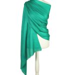 Zielony szal wełniany damski 70x200 cm z wełny merino i jedwabiu
