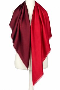 Elegancka bordowa chusta kaszmirowa z jedwabiem cieniowana 110 × 110 cm