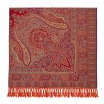 Czerwona chusta wełniana damska 140x140 cm z bogatym orientalnym ornamentem, elegancka chusta na ramiona ze 100% wełny