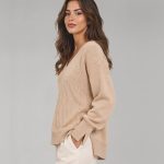 Beżowy sweter damski ze 100% naturalnego kaszmiru