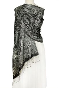 Czarny szal z naturalnego jedwabiu w elegancki wzór paisley