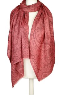 Różowy szal kaszmirowy damski 70 × 200 cm w przygaszonym odcieniu dusty pink do płaszcza na ramiona