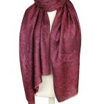 Wrzosowy szal kaszmirowy damski jamawar 70 × 200 cm z eleganckim orientalnym wzorem Magia kaszmiru
