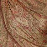 Delikatny szal wełniany damski z orientalnym wzorem paisley w odcieniach bordo i beżu 70x200 cm do płaszcza